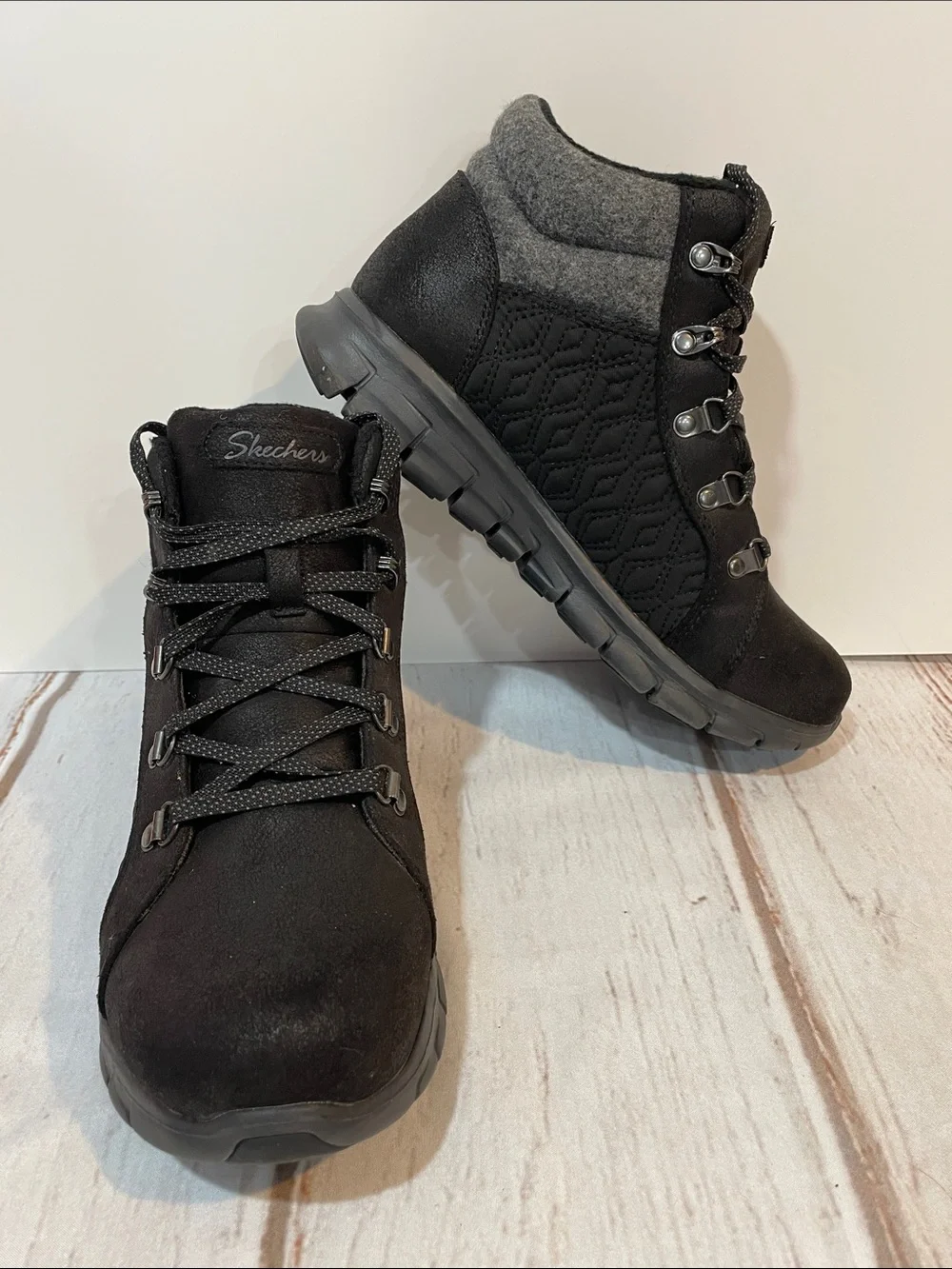 Skechers Black Ankle Hiker Boots 8 Women’s Lace Up Faux Fur lining Outdoor